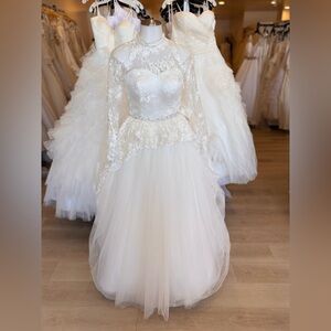 Elegant Modern Lace Wedding Dress